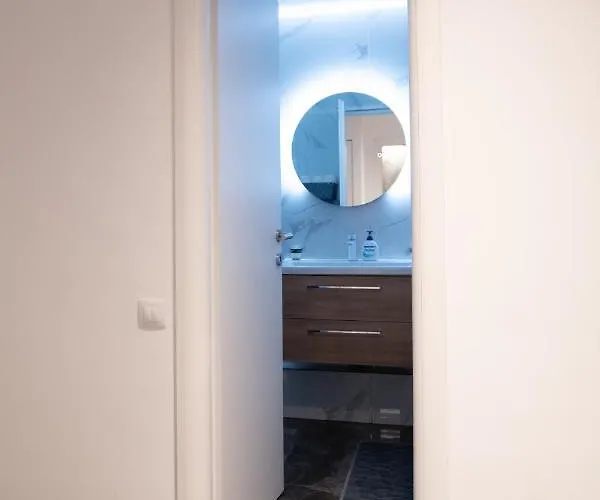 Апартаменти Garsoniera Lux Bd. Decebal Бухарест