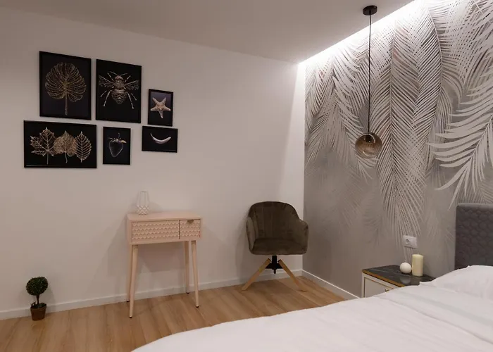 Апартаменти Garsoniera Lux Bd. Decebal Бухарест